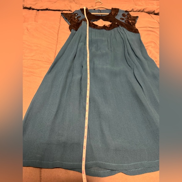 French Connection sequin dress! Size 10 but can fit size 6-10! Super flattering! - Picture 7 of 9